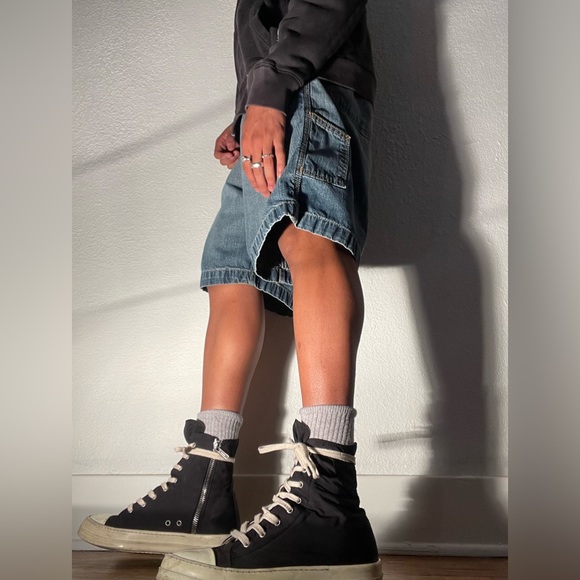 Levi’s Carpenter Jorts - Picture 4 of 14